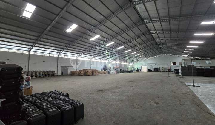 Selling Factory Warehouse and Large Office in Cibaligo, Container Access