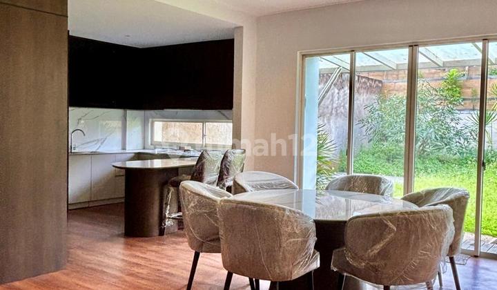 Rumah Modern Minimalis di Kota Baru Parahyangan Bandung