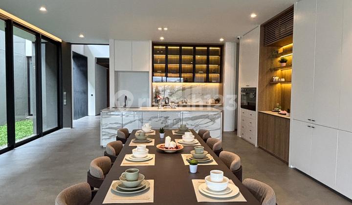 Rumah Mewah, Ada Kolam Renang di Spatirasmi Kota Baru Parahyangan