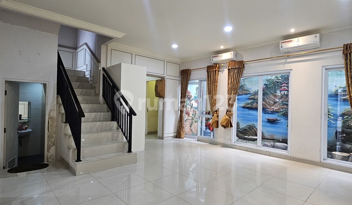 Bohemia Cluster House Already Renovated Neatly and Nicely Bohemia Cluster House Already Renovated Neatly and Nicely