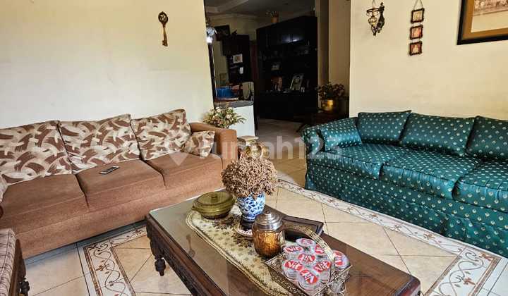 Rumah 2 Lantai Dengan Taman Belakang Lokasi Ideal di Cinere