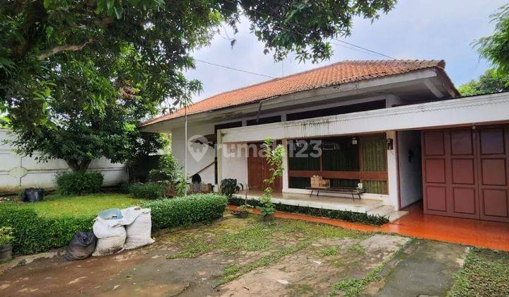 Rumah pinggir jalan raya  1