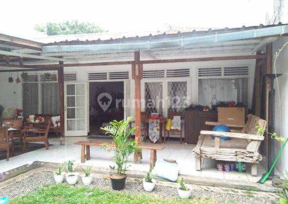 Rumah Bagus Semi Furnished SHM di Wijaya, Jakarta Selatan 1