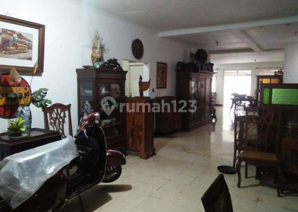 Rumah Bagus Semi Furnished SHM di Wijaya, Jakarta Selatan 2