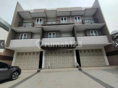 Ruko Baru 3,5 Lantai Siap Huni Lokasi Strategis Jatinegara