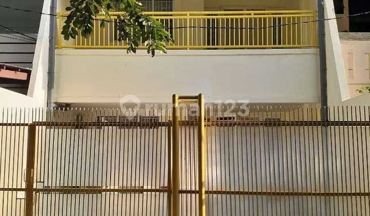 Rumah 2,5 Lantai di Janur Kuning Residence Harga Nego