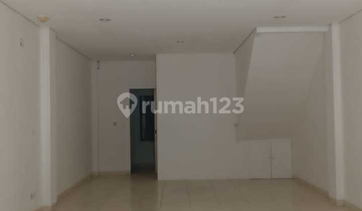 For rent: shop house in Pluit, North Jakarta For rent: shop house in Pluit, North Jakarta