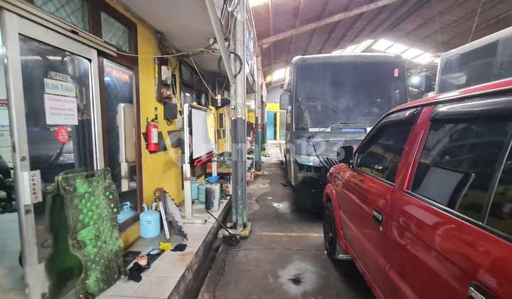 Disewakan Lahan ex Bengkel mobil di kedoya Jakarta Barat 2