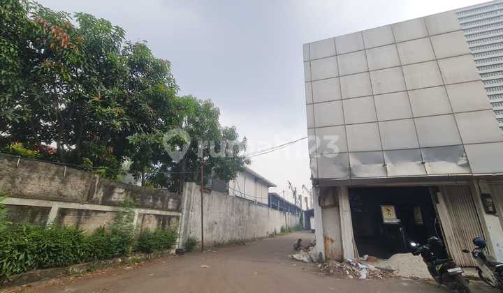 For rent shop house in Pegangsaan, very strategic location.