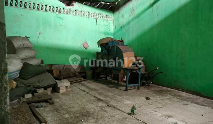 For Rent: Building Suitable for small/medium factory business or housing. For Rent: Building Suitable for small/medium factory business or housing.