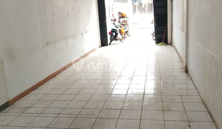 For Rent: Shop House + Multi-story House. Located on East Bekasi Road, East Bekasi.
