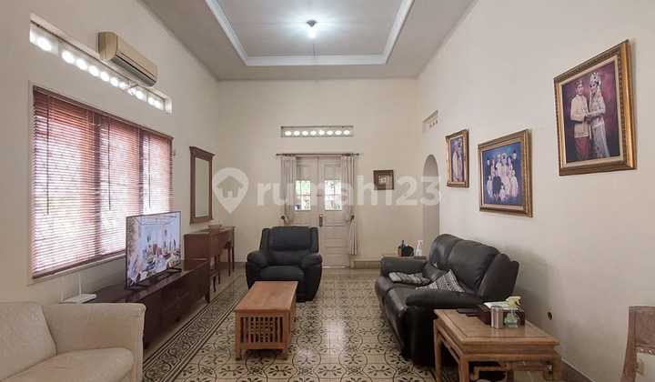 Oase Klasik Di Lokasi Terbaik Menteng, Tepat Di Depan Taman 2