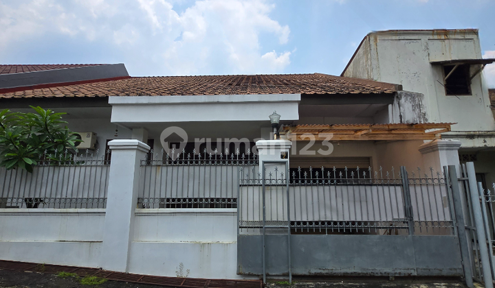 For Sale Nice House in a Complex in Cipete Kebayoran Baru For Sale Nice House in a Complex in Cipete Kebayoran Baru