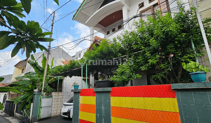 Rumah 2LT Siap Huni Komplek Sunyi Tenang di Tebet Surat SHM 2