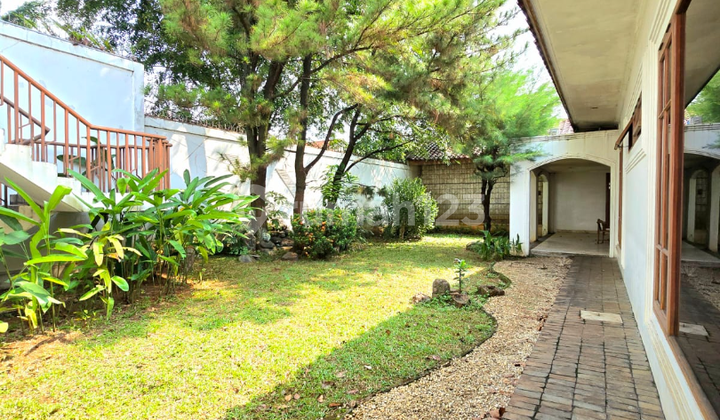 Private Estate in the Heart of Ampera! A Majestic Classic Residence with a 2130 m² Garden 2