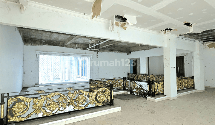 Rumah Mewah Semi Kantor 4 Lantai Surat SHM di Kramat 2