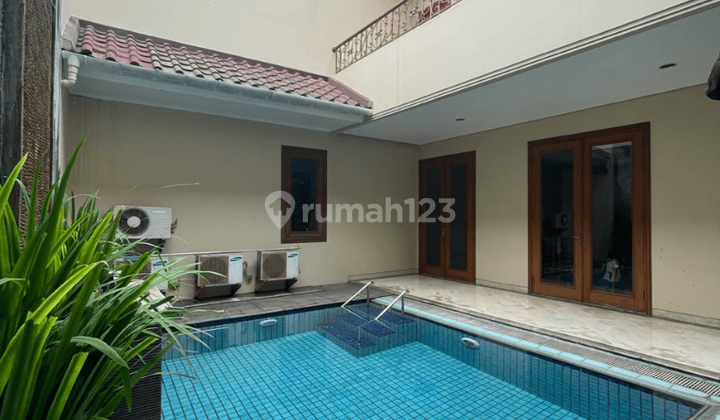 Rumah Minimalis Modern 2 Lantai Ada Kolam Renang  2