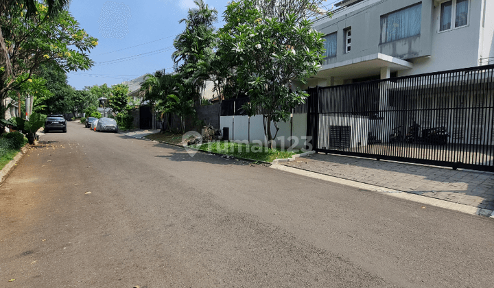 Rumah Modern 2 Lantai Pondok Indah Siap Huni SHM Komplek Asri 2