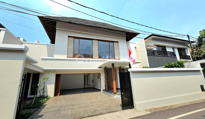 Rumah Modern 2 Lt Dengan Private Pool di Cipete SHM Siap Huni 1