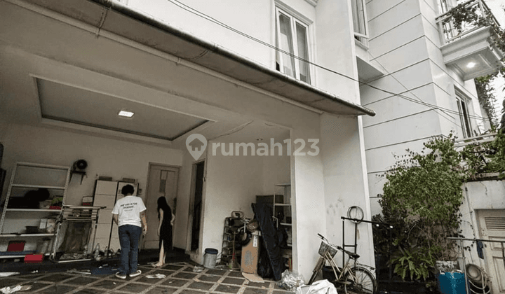 Rumah Modern 2 Lantai Dengan Kolam Renang di Kebayoran Baru 2