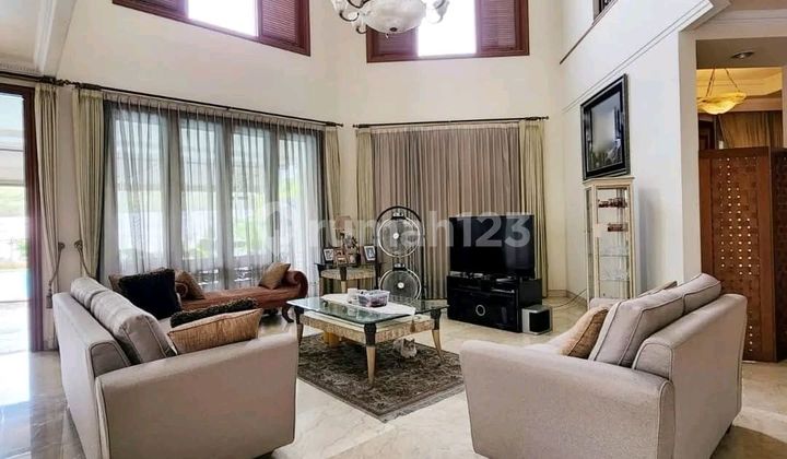 A Nice And Cozy House With A Large Garden