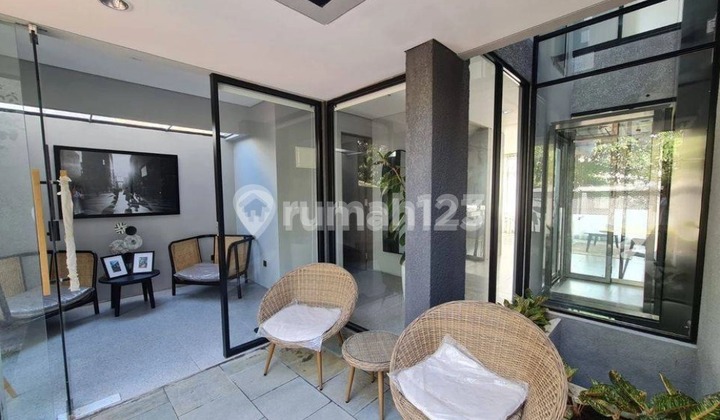 A Very Nice And Cozy House To Stay At South Jakarta di Simprug