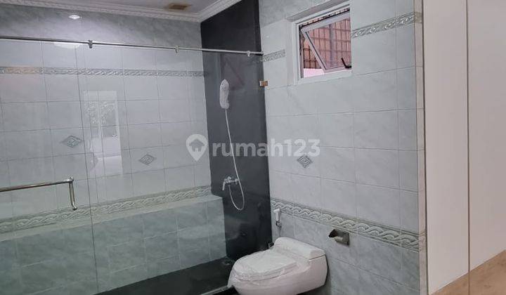 Rumah 2 Lantai Bagus Semi Furnished SHM di Jl Pulau Panjang, Taman Permata Buana, Jakarta Barat 1