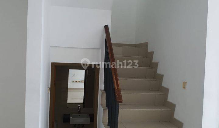 Rumah 2 Lantai SHM di Green Lake City, Jakarta Barat 1