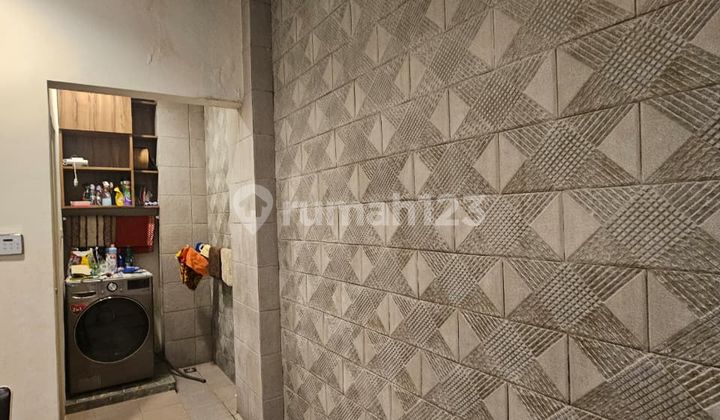 Rumah, 2 Lantai, SHM, di Taman Palem