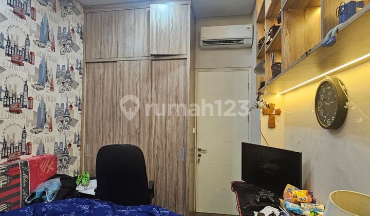 Rumah, 2 Lantai, SHM, di Taman Palem 2