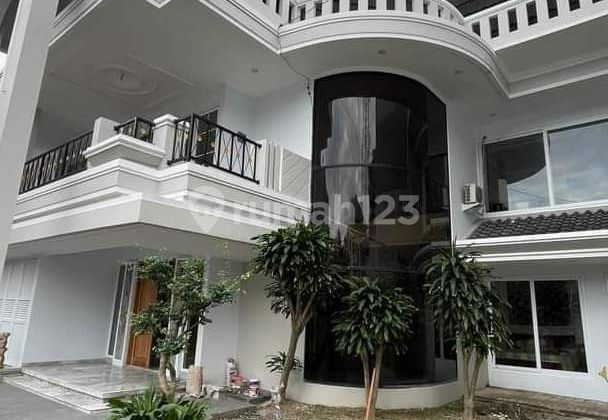 FOR SALE SUPER LUXURY HOUSE IN ELITE ENVIRONMENT GATOT SUBROTO DENPASAR 