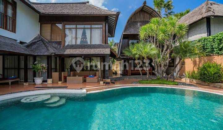 Villa Tropical Dekat Pantai Berawa Canggu Bali 2
