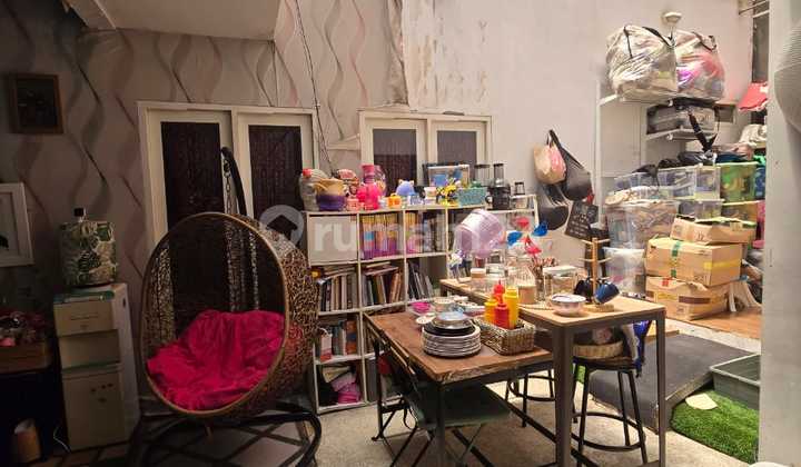 A charming 1-story house in KBP is move-in ready.