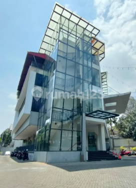 Gedung 4,5 lantai sudah ada lift SHM di Setiabudi 