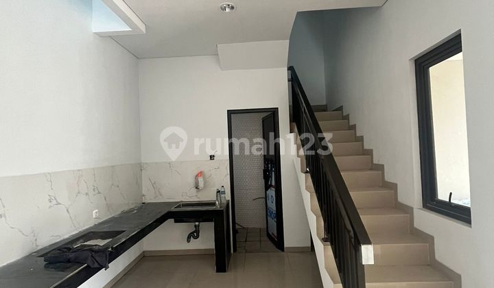Dijual rumah strategis di sariwangi indah 1