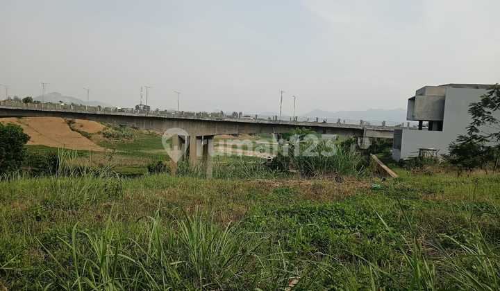 Selling plots in the Parahyangan new city area.