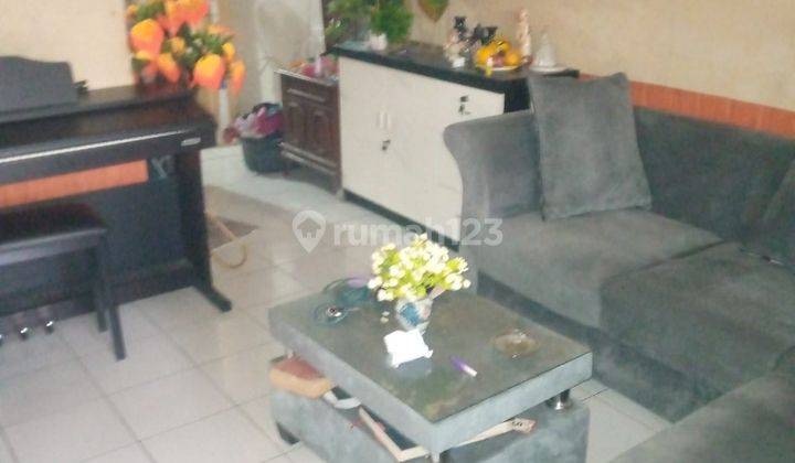 ruang keluarga dijual rumah siap huni di