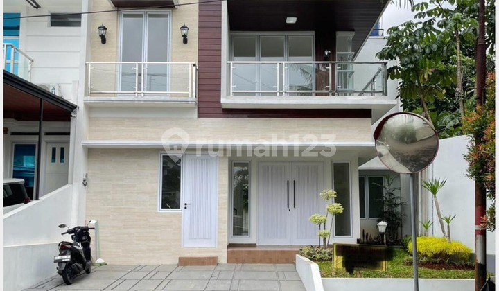 Rumah Eksklusif Halaman Luas di Cilandak, Jakarta Selatan Rumah Eksklusif Halaman Luas di Cilandak, Jakarta Selatan