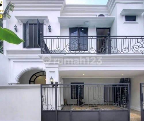 Classic Modern House in Jagakarsa with Easy Access by the Highway 2