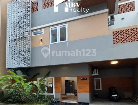 Rumah Minimalis Modern Ada Rooftop & Jacuzzi di Jagakarsa, Jaksel Rumah Minimalis Modern Ada Rooftop & Jacuzzi di Jagakarsa, Jaksel