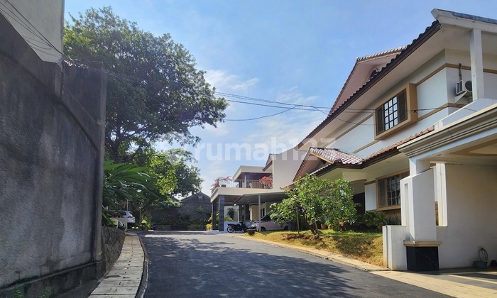 Luxury House with Spacious Backyard in Pejaten, South Jakarta 2