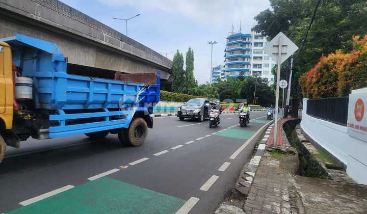 Kantor 2 Lantai Halaman Luas di Kebayoran Baru Jakarta Selatan 2