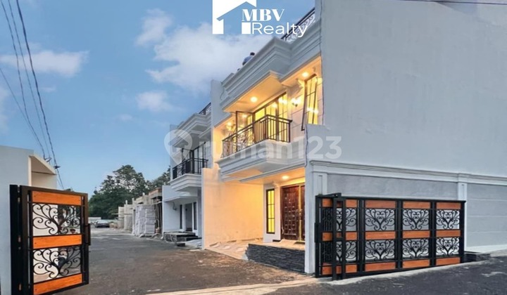 Rumah Modern Dekat Aeon Mall & Stasiun KRL Tanjung Barat, Jaksel