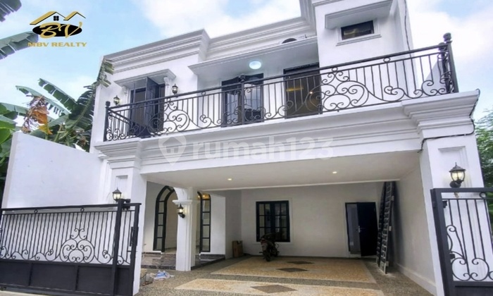 Rumah Modern Klasik di Jagakarsa Akses Mudah Pinggir Jalan Raya