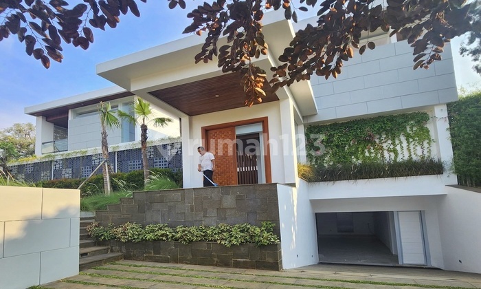 Rumah Mewah Ada Private Lift di Pondok Indah Jakarta Selatan