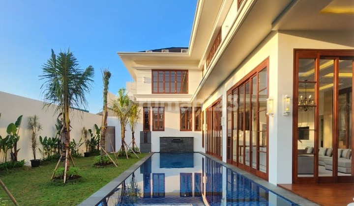 Rumah Mewah Fully Furnished Strategis di Kemang, Jakarta Selatan