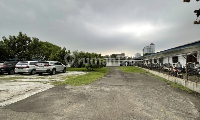 Kantor Halaman Luas Dibawah NJOP Strategis di Tebet Jaksel
