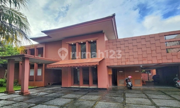 House by the Highway in Lebak Bulus Suitable for Office or Business