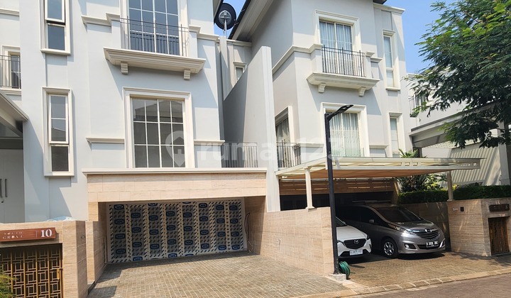 Rumah Townhosue Lebak Bulus Dekat MRT, Jakarta Selatan