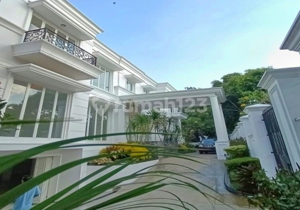 Luxury House in Pondok Indah, South Jakarta, Facilities: Private Lift & Pool